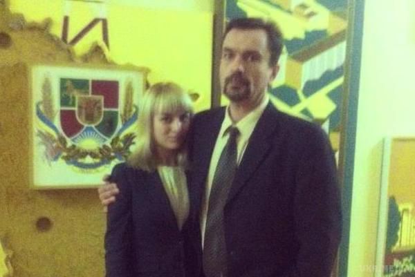 Нова ''багіня'' -Донька луганського регіонала бореться за титул міс ''ЛНР''(фото). Дочка луганського члена Партії регіонів Леонарда Свідовського, відомого медійного телеведучого місцевого каналу, який разом з одіозним главою ТРК Родіоном Мірошником робив передачі про «бандерівців-карателів», Марія, бореться за титул «Міс ЛНР».
