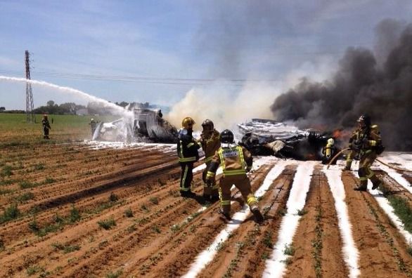 В Іспанії на зльоті розбився військово-транспортний літак. За різними даними, на борту літака знаходилося шість або сім чоловік