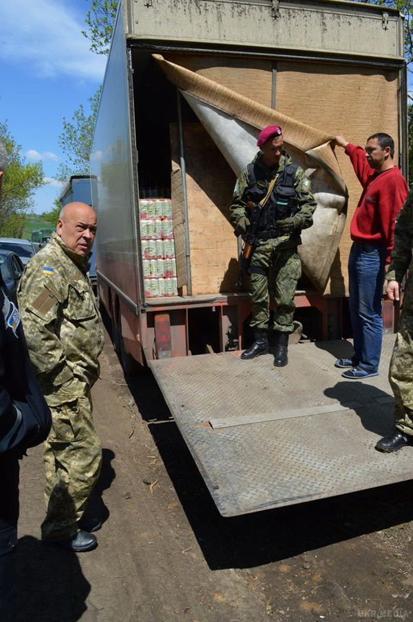  Дві вантажівки з пивом Москаль не пропустив в "ЛНР". В 10 кілометрах від лінії фронту затримано дві вантажівки з пивом, які їхали на підконтрольні " ЛНР " території