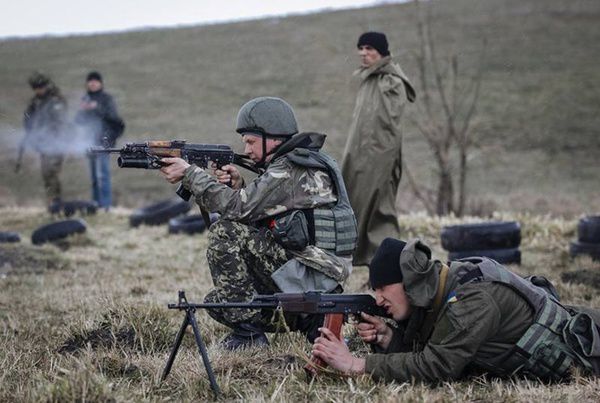 Український військовий помилково обстріляв ОБСЄ. Інцидент стався в неділю, 10 травня, біля селища Кримське Луганської області.