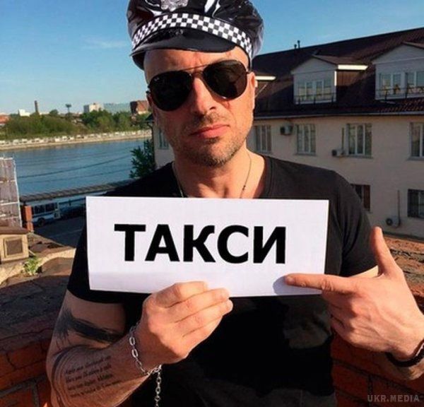 Нагієв завів Instagram і став героєм фотожаб. Дмитро Нагієв сфотографувався зі своїм оголошенням, чим викликав бурю насмішок у мережі.