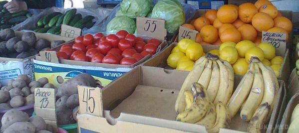 Огляд цін на продукти у Донецьку (фото). Фрукти і овочі в Донецьку на ринку Щетиніна продаються в асортименті, проте істотні націнки як і раніше зберігаються
