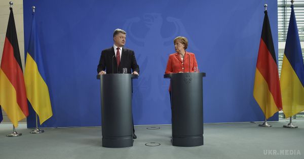 Петро Порошенко і Ангела Меркель не бачать альтернативи  мирному врегулюванню конфлікту в Донбасі. У Берліні глави держав закликали негайно відвести техніку, а також обговорили підготовку до саміту в Ризі