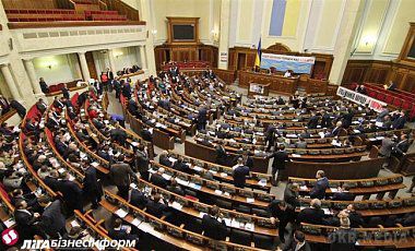 Рада закликала країни ЄС визначити терміни скасування візового режиму. Парламентарії підтримали постанову, закликає Брюсель звернутися до учасників саміту в Ризі позитивному вирішенні для Києва