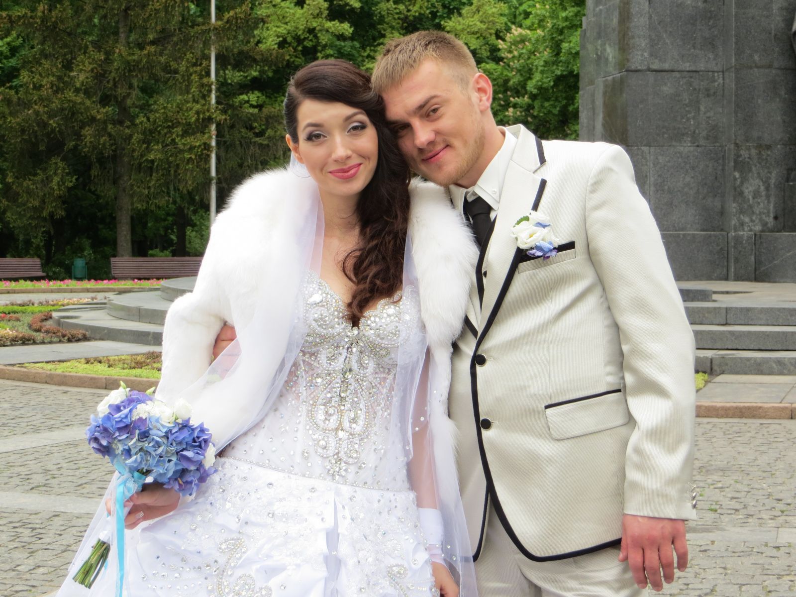  Харков. Рекорд за кількістю одночасно наречених (фото). Розписалися відразу 24 закохані пари.
