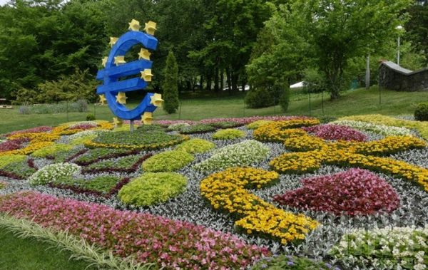 Київ сьогодні святкує День Європи. Основні офіційні заходи відбудуться на Михайлівській площі