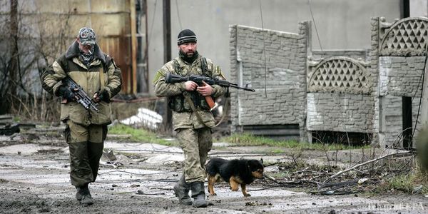 На Луганщині позиції сил АТО атакували кілька ДРГ бойовиків. Терористи атакували в напрямках Щастя і Станиці-Луганській.