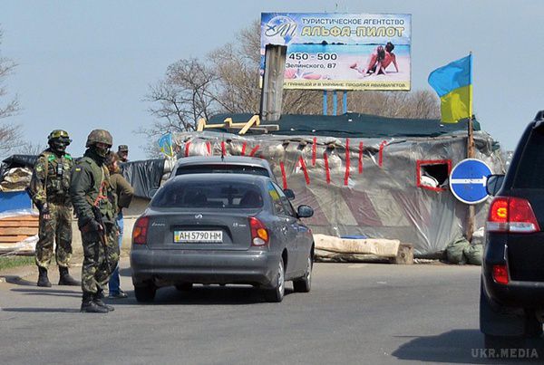 Блокпости зони АТО: кальян в степу і хабар "Віскасом". "Межа" між мирними та "військовими" містами Донбасу - вже кілька місяців сама обговорювана тема.