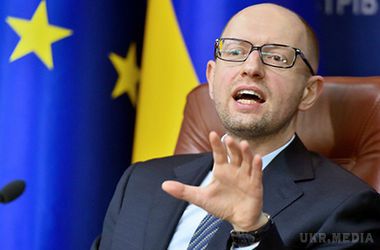 Хто не хоче працювати в європейській коаліції – потрібно на вихід. Прем'єр-міністр України Арсеній Яценюк вважає, що політичні сили всередині коаліції, які критикують її діяльність, повинні залишити коаліцію. 