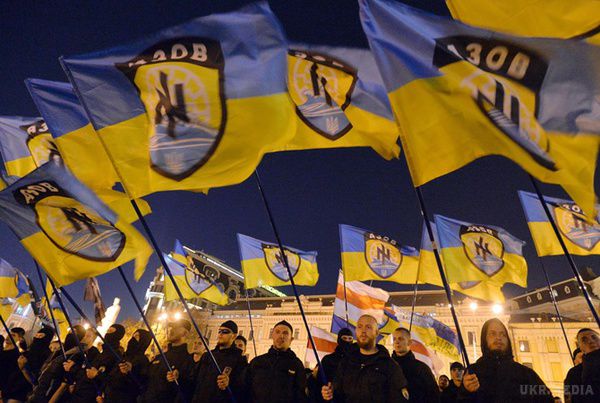 Декомунізація крокує по країні. Як в Україні борються з нацистською символікою
