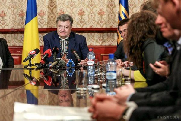 Не у всьому згоден на компроміси, заявив Порошенко в Ризі. Український лідер також провів зустрічі з місцевими представниками громадянського суспільства