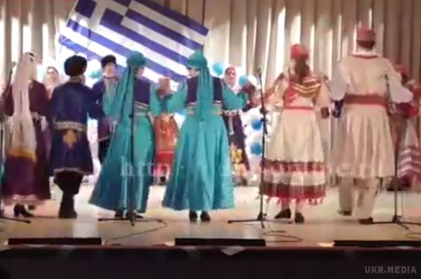 У Донецьку чиновники «ДНР» організували концерт «грецької культури». Донецьк це місто багатонаціональне, де проживає понад 130 національностей.