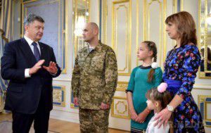 Комбат Кузьміних звернувся до військових України. Український герой повернувся додому та отримав орден від президента.