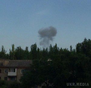 У Донецьку прогримів потужний вибух. Над Донецьким металургійним заводом" піднявся стовп диму.
