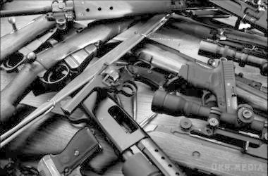 Українські вулиці заполонила нелегальна зброя. Близько 70% вилученої міліцією зброї завезено із зони бойових дій