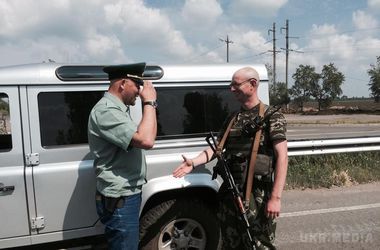 Фотопідсумки тижня.  На Донеччині з'явився двійник прем'єра. З полону вийшов кіборг (фото). Силовики збили російський безпілотник, Львів став Венецією, у Миколаєві заново винайшли велосипед