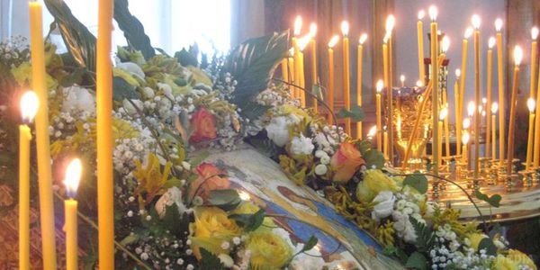 Сьогодні в Україні святкують Трійцю. В цей день віруючі згадують про зішестя Святого Духа на апостолів, коли всі вони зібралися разом у Сіонській світлиці в Єрусалимі.
