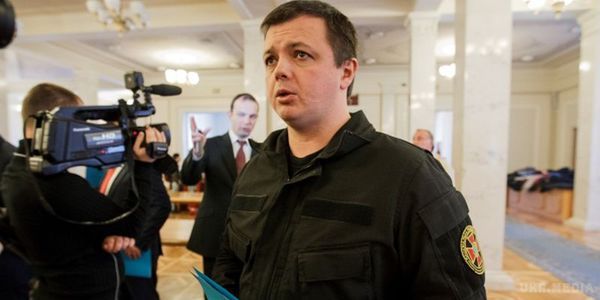 Семенченко відвідав "Равликів" в СІЗО Маріуполя. У Маріупольському СІЗО Семен Семенченко відвідав партизан групи "Равлики".