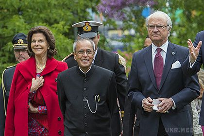 У ДТП потрапив кортеж президента Індії  з членами шведської королівської  сім'ї. Кортеж президента Індії Пранаба Мукерджі, а також членів шведської королівської сім'ї, потрапив в ДТП в Упсалі (Швеція).
