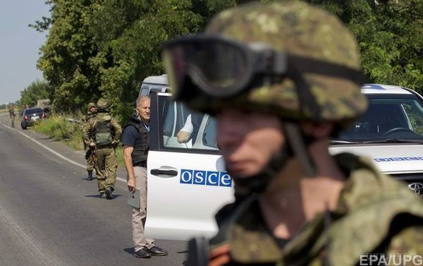 Біля Донецька ОБСЄ зустріла військових з нашивками російської армії. Раніше місія ОБСЄ не була допущена на територію окремих районів Донецької та Луганської областей
