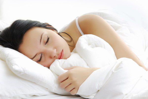  Найкраще положення для сну - головою на північ. Правильне положення тіла під час сну допоможе поліпшити самопочуття.