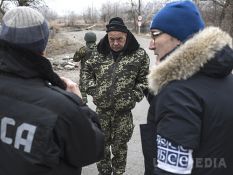  Спостерігачі з ранку до ночі п'ють і не хочуть їхати до бойовиків - Москаль. Голова Луганської обласної військово-цивільної адміністрації Геннадій Москаль підтвердив, що бойовики не відводили озброєнь та піддав критиці представників моніторингової місії ОБСЄ.