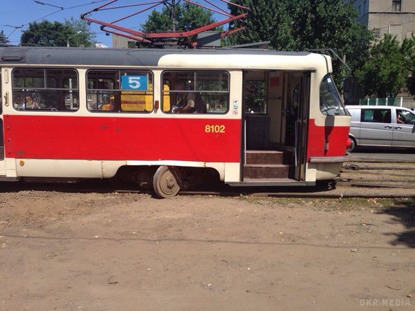 У Харкові злетів з рейок трамвай. "Рогатий" не доїхав до місця призначення