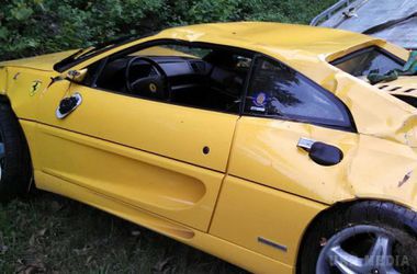 Розбився суперкар Ferrari F355 (фото). Старенького "італійця" підрізав невідомий