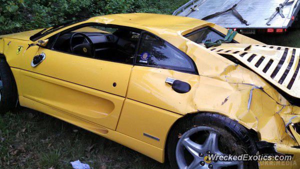 Розбився суперкар Ferrari F355 (фото). Старенького "італійця" підрізав невідомий
