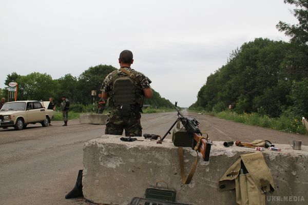  Український блокпост під Майорськом обстріляли бойовики. Траса перекрита