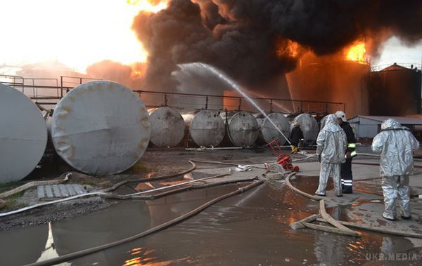 Оприлюднено основні версії пожежі на нафтобазі під Києвом. Роботи на нафтобазі проводили без дотримання правил безпеки, заявив Аваков.