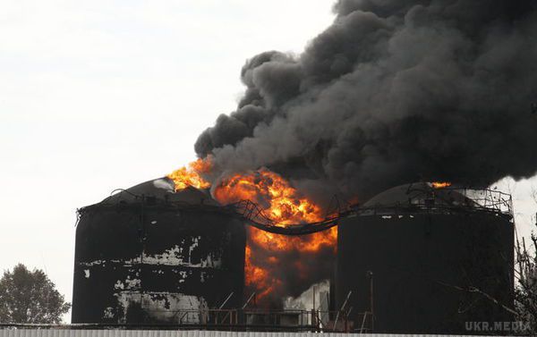  Про загрозу повторного вибуху на нафтобазі під Києвом попередив глава ДСНС. У ДСНС попереджають про загрозу повторного вибуху на  палаючій нафтобазі 