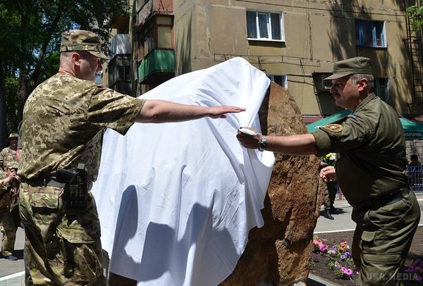 Турчинов в Маріуполі: Тут ми відсвяткуємо перемогу над окупантами. Глава РНБО назвав символічним перейменування в день звільнення центральної площі міста, що носила ім'я більшовицького тирана