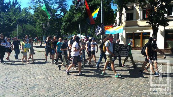 ФОТОФАКТ. У центрі Одеси закликали "вирубувати людей". У місті пройшла дивна акція