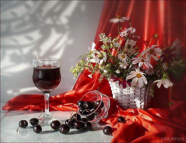 Червоне вино надзвичайно корисне для ледачих людей. Причина в ресвератролі - сполука, яка міститься у винограді, червоному вині та арахісі.
