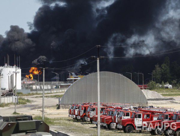 У МВС з'ясували, що намагалося приховати керівники нафтобази під Києвом. МВС оцінює збитки державі від пожежі в 1,2 мільярда гривень.