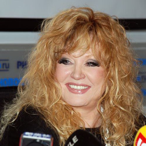 У своє задоволення Алла Пугачова гуляє й тішиться. Алла Пугачова відірвалася на закритій вечірці.