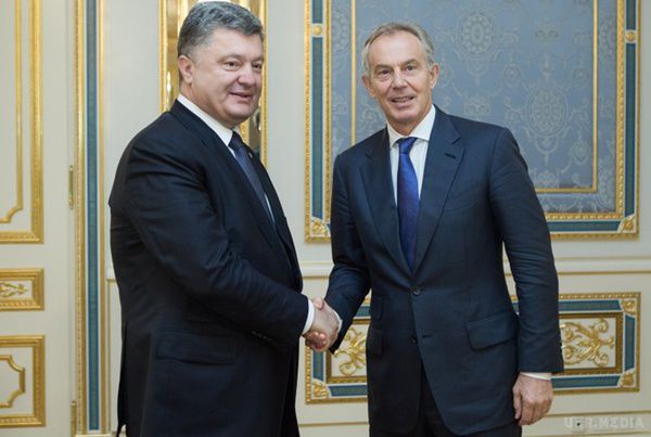  Чергового іноземця попрацювати в Україні  запросив Порошенко. Президент України Петро Порошенко провів зустріч з колишнім прем'єр-міністром Великобританії Тоні Блером 