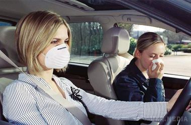 10 ефективних способів освіжити повітря в автомобілі. Якщо в салоні авто пахне бензином або іншими технічними засобами, терміново проведіть діагностику, в інших випадках ви впораєтеся самі