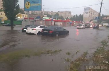 Потоп у Харкові: за годину в місті випала двотижнева норма опадів (фото,відео). Проливні дощі призвели до затоплення в декількох точках міста