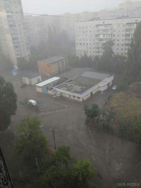 Потоп у Харкові: за годину в місті випала двотижнева норма опадів (фото,відео). Проливні дощі призвели до затоплення в декількох точках міста