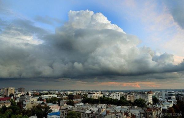 Потоп у Харкові: за годину в місті випала двотижнева норма опадів (фото,відео). Проливні дощі призвели до затоплення в декількох точках міста