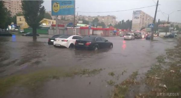 Потоп у Харкові: за годину в місті випала двотижнева норма опадів (фото,відео). Проливні дощі призвели до затоплення в декількох точках міста