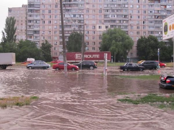 Потоп у Харкові: за годину в місті випала двотижнева норма опадів (фото,відео). Проливні дощі призвели до затоплення в декількох точках міста