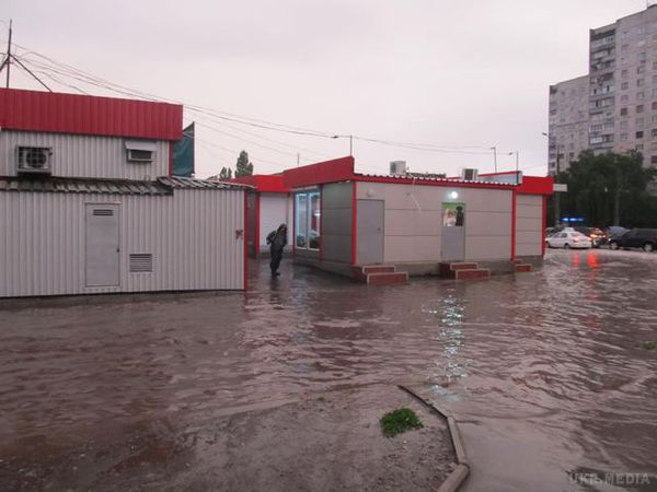 Потоп у Харкові: за годину в місті випала двотижнева норма опадів (фото,відео). Проливні дощі призвели до затоплення в декількох точках міста