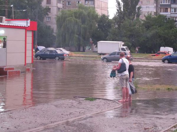 Потоп у Харкові: за годину в місті випала двотижнева норма опадів (фото,відео). Проливні дощі призвели до затоплення в декількох точках міста