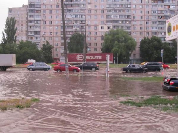 Потоп у Харкові: за годину в місті випала двотижнева норма опадів (фото,відео). Проливні дощі призвели до затоплення в декількох точках міста