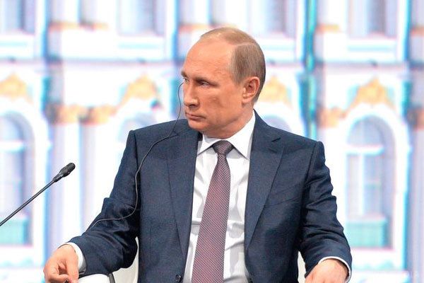 Путін назвав п'ять умов миру в Донбасі. Володимир Путін поділився з гостями і учасниками Петербурзького міжнародного економічного форуму своїм баченням вирішення конфлікту в Донбасі.
