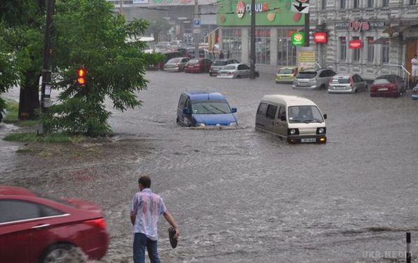 Дніпропетровськ потопає після зливи.  Опубліковані фото наслідків масштабної зливи