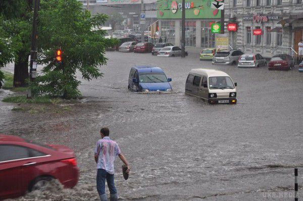 Дніпропетровськ потопає після зливи.  Опубліковані фото наслідків масштабної зливи
